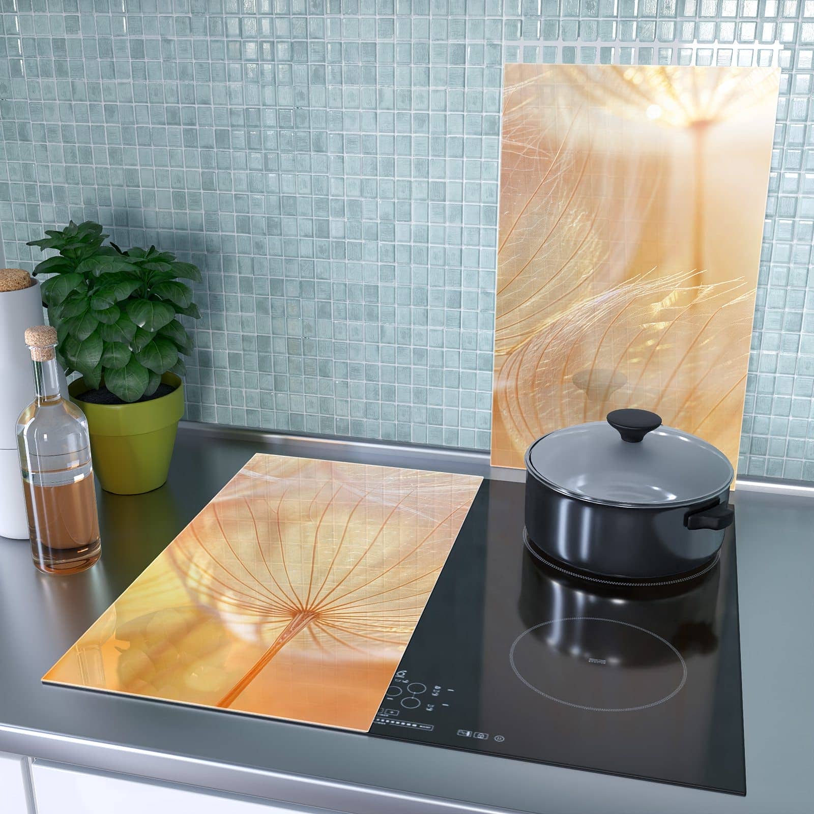 2-teilige Herdabdeckung aus Holz mit Dandelion Makroaufnahme-Motiv als Spritzschutz hinter dem Kochfeld