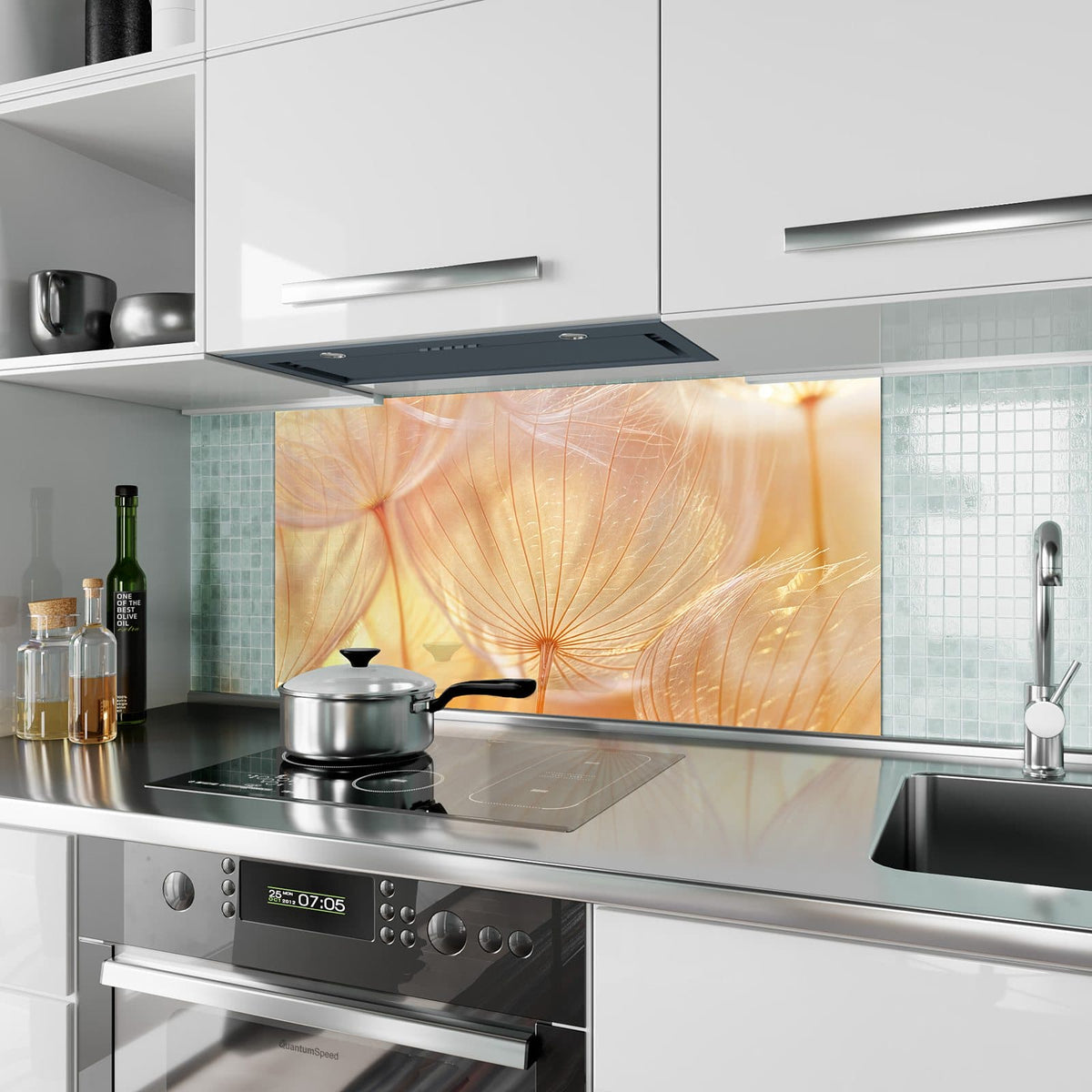 Küchenrückwand aus Glas Pusteblume im Goldlicht im Hochformat als Spritzschutz hinter dem Kochfeld, über dem Fliesenspiegel montiert
