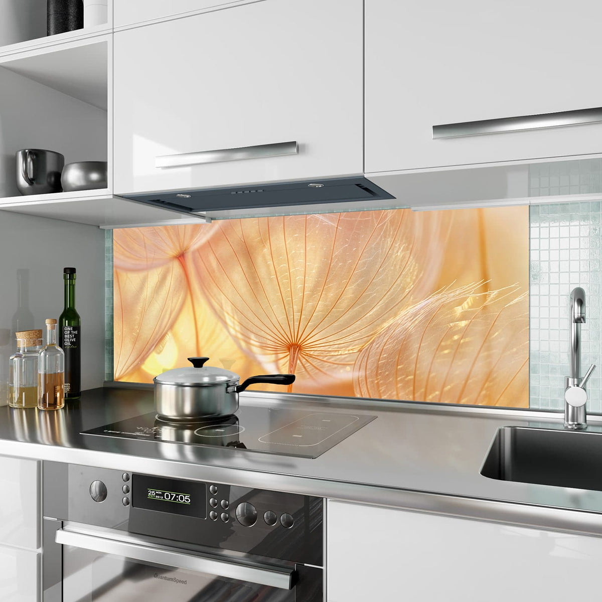 Küchenrückwand aus Glas Pusteblume im Goldlicht im Hochformat als Spritzschutz hinter dem Kochfeld, über dem Fliesenspiegel montiert