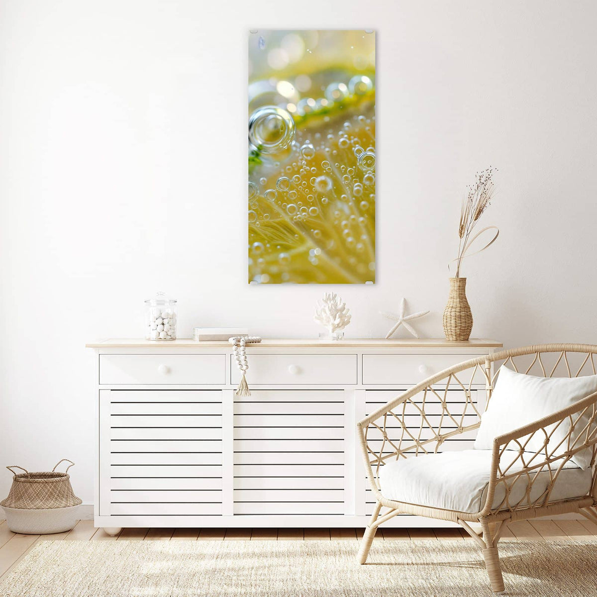 Glasbild Zitrone im Sprudel an der Wand – Zitronenscheibe im Makro, überzogen von Sprudelbläschen