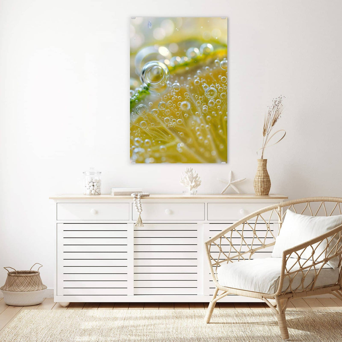 Glasbild Zitrone im Sprudel an der Wand – Zitronenscheibe im Makro, überzogen von Sprudelbläschen