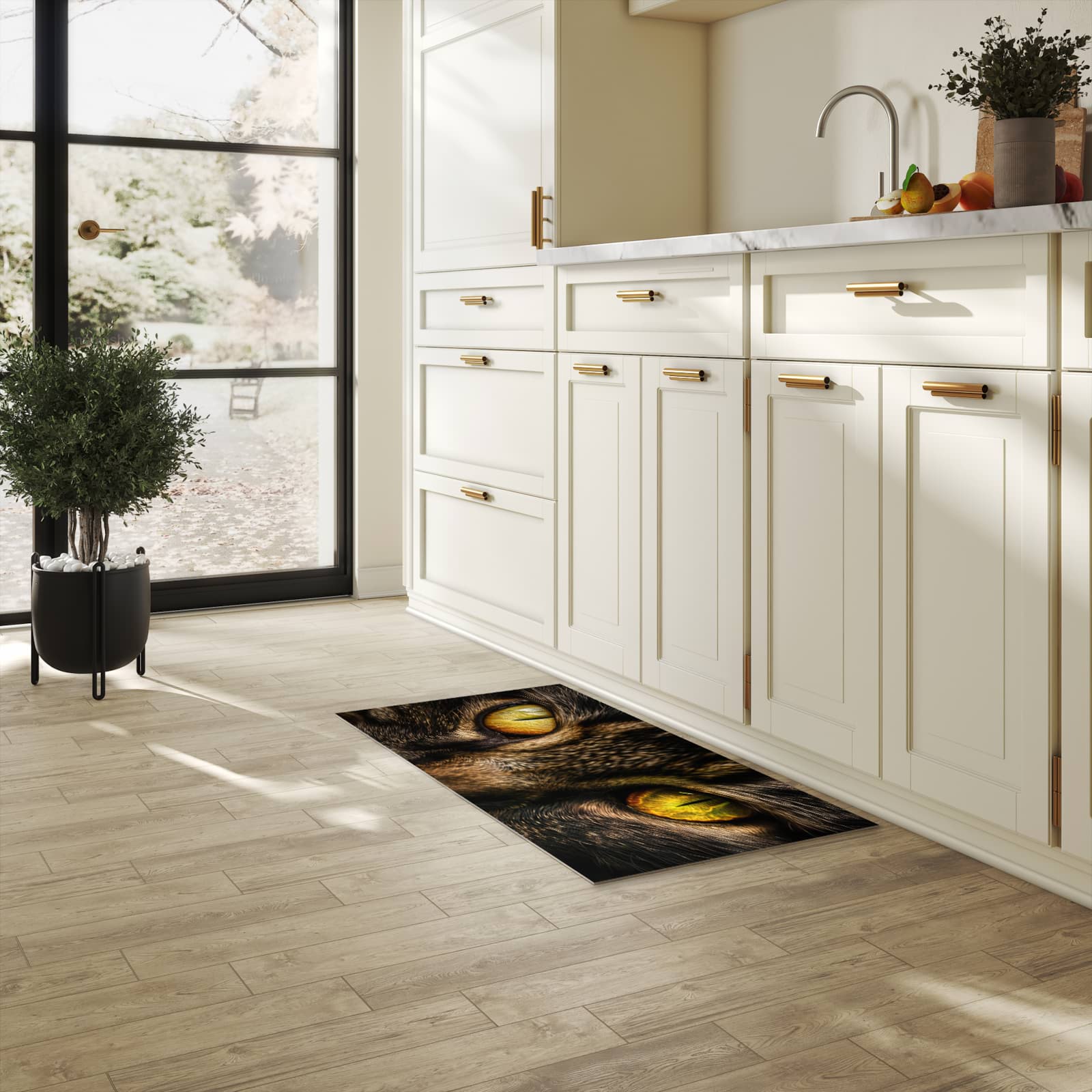 Läufer für die Küche mit Motiv Katzenaugencloseup in heller Küche für Ordnung