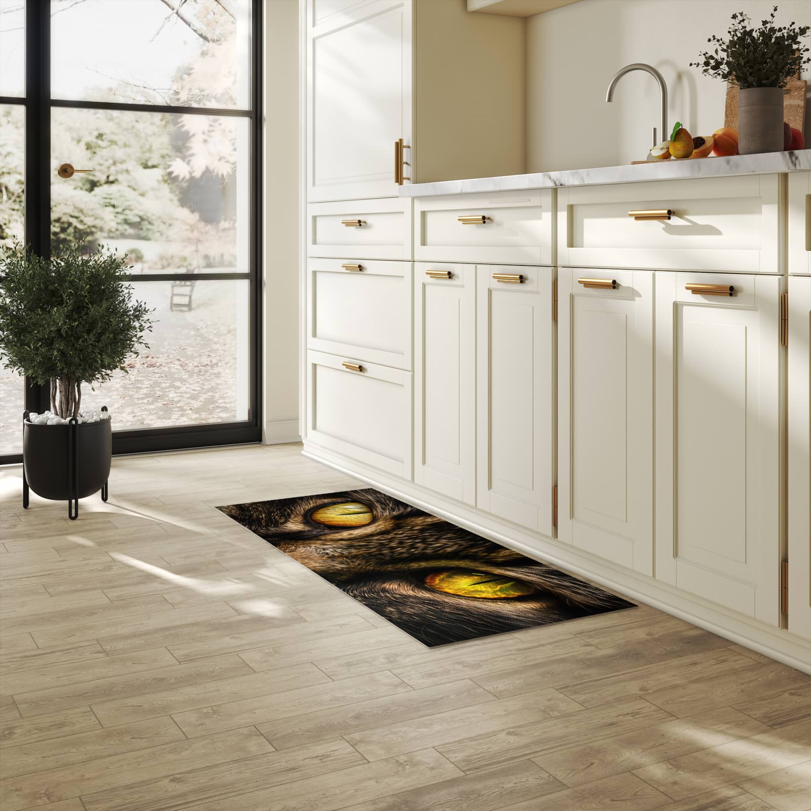 Bodenschonender Läufer für die Küche mit Motiv Katzenaugencloseup in heller Küche