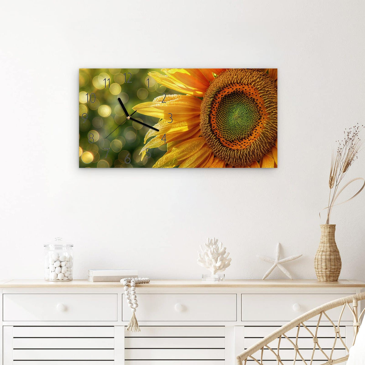 Wanduhr Sonnenblume Makro aus Glas – Querformat 60 × 30 cm – Sonnenblume mit glitzernden Tautropfen
