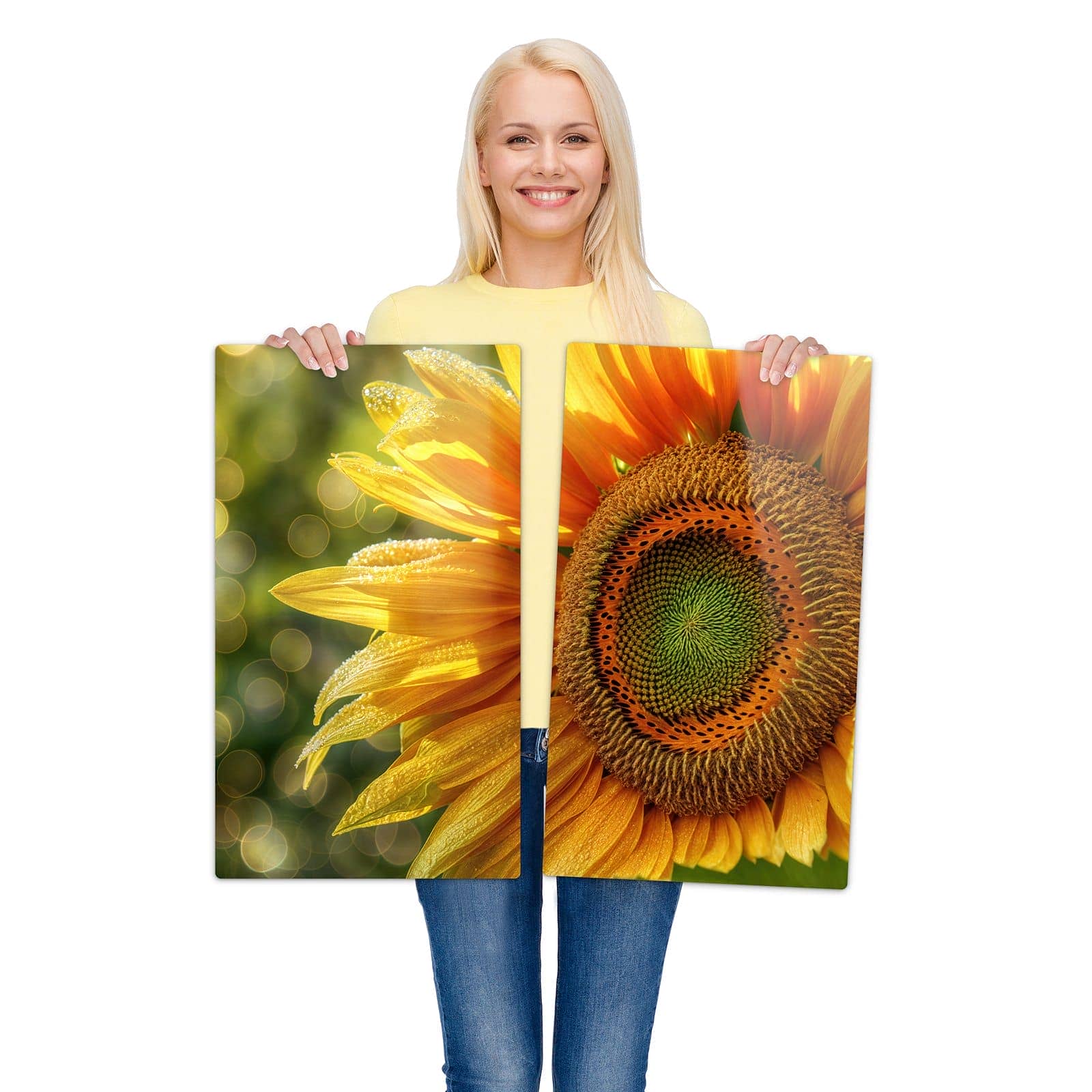 2-teilige Herdabdeckung aus Glas mit Sonnenblume Makro-Motiv wird zur Größendarstellung gehalten