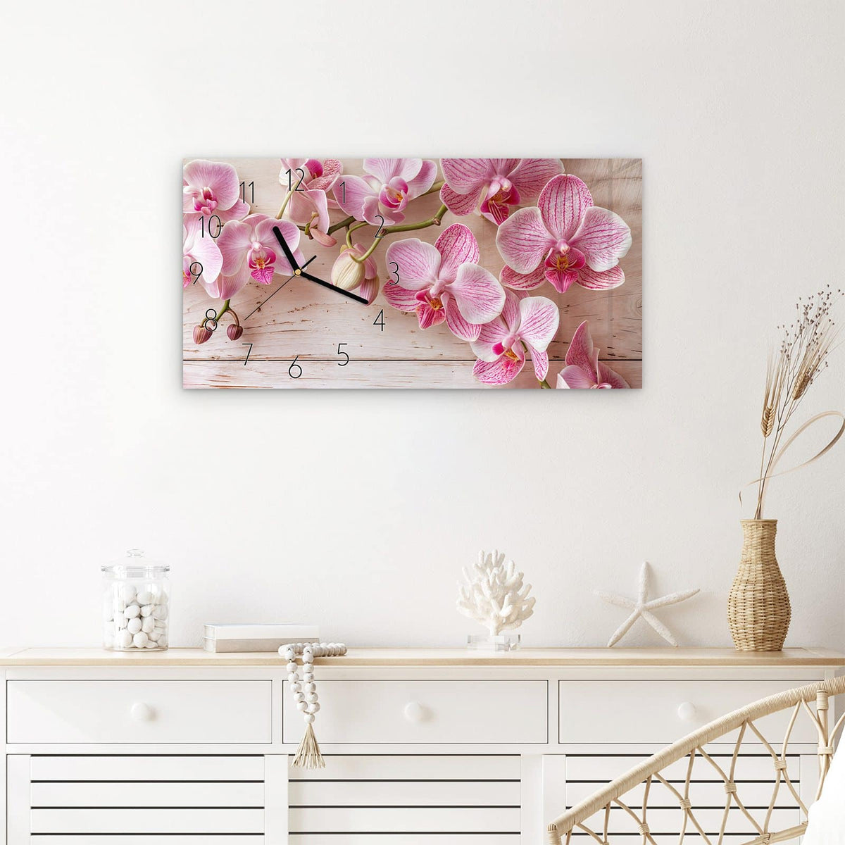 Wanduhr Orchideen_tabletop aus Glas – Querformat 60 × 30 cm – Rosa Orchideen auf hellem Holz