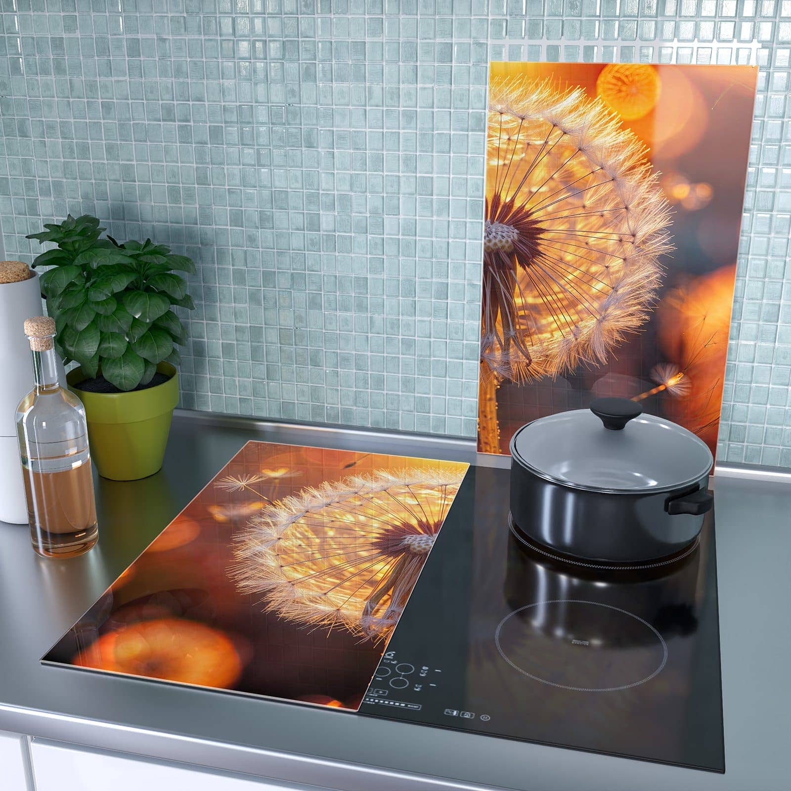 2-teilige Herdabdeckung aus Holz mit Leuchtender Loewenzahn-Motiv als Spritzschutz hinter dem Kochfeld