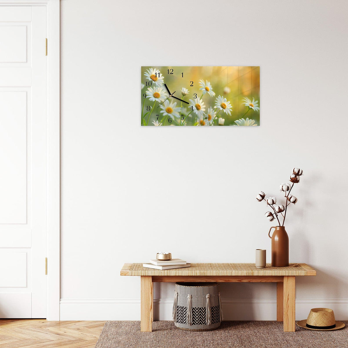 Moderne Wanduhr aus Glas mit Farbtiefe – Wanduhr Blühende Gänseblümchen aus Glas – Querformat 60 × 30 cm