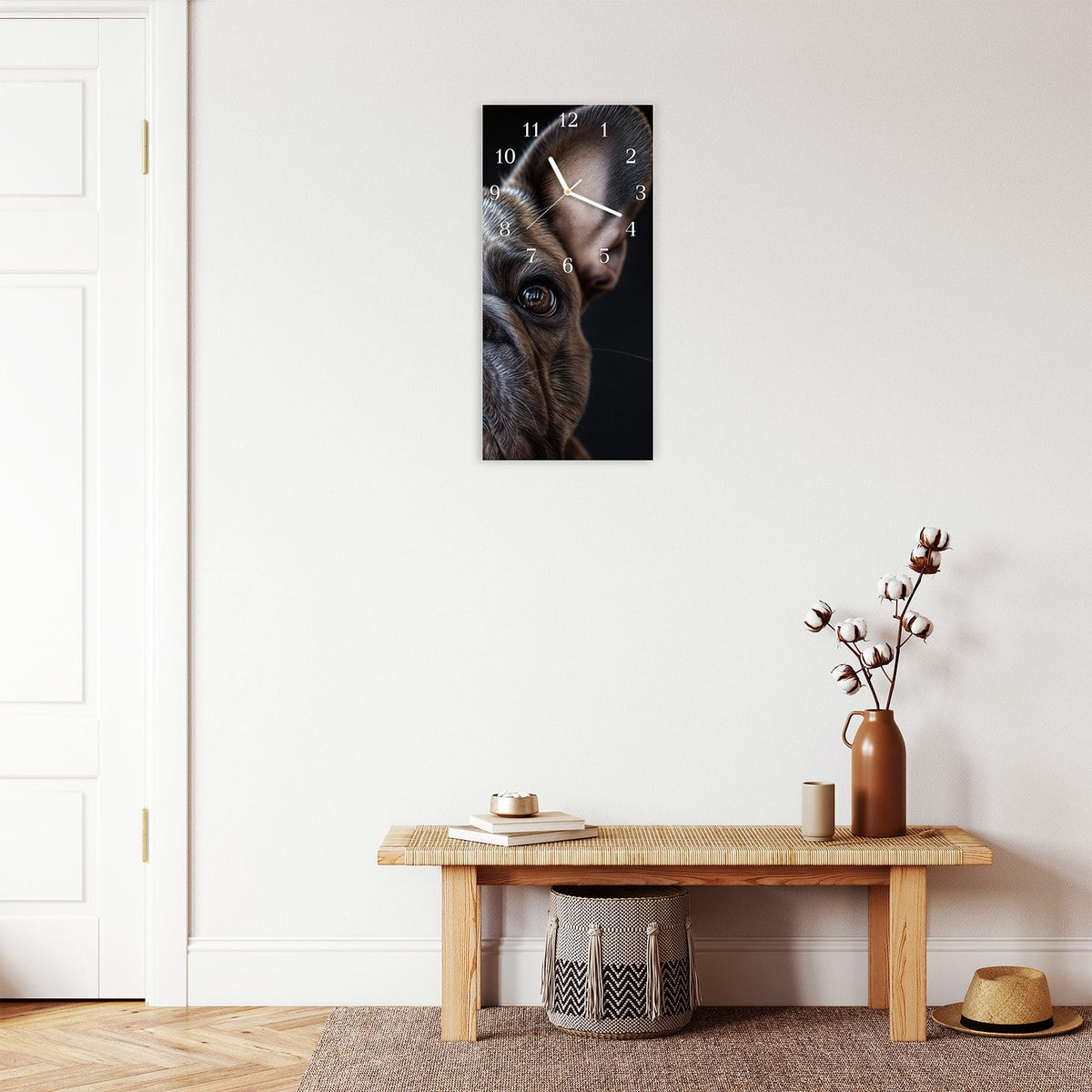 Moderne Wanduhr aus Glas mit Farbtiefe – Wanduhr Hundeporträt aus Glas – Hochformat 30 × 60 cm