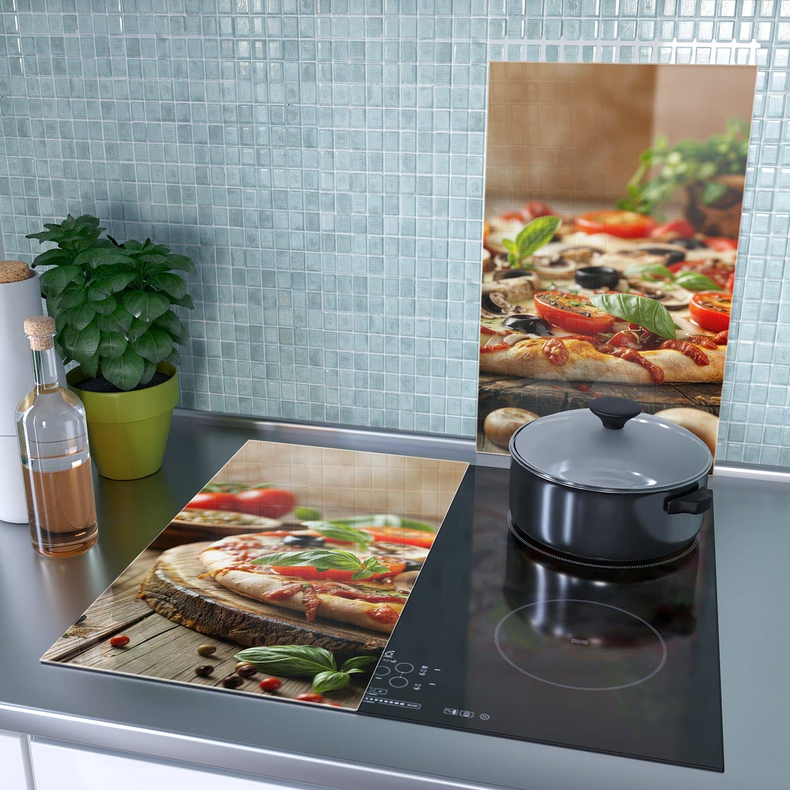 2-teilige Herdabdeckplatte mit Pizza im Holzofen-Motiv als Spritzschutz hinter dem Kochfeld