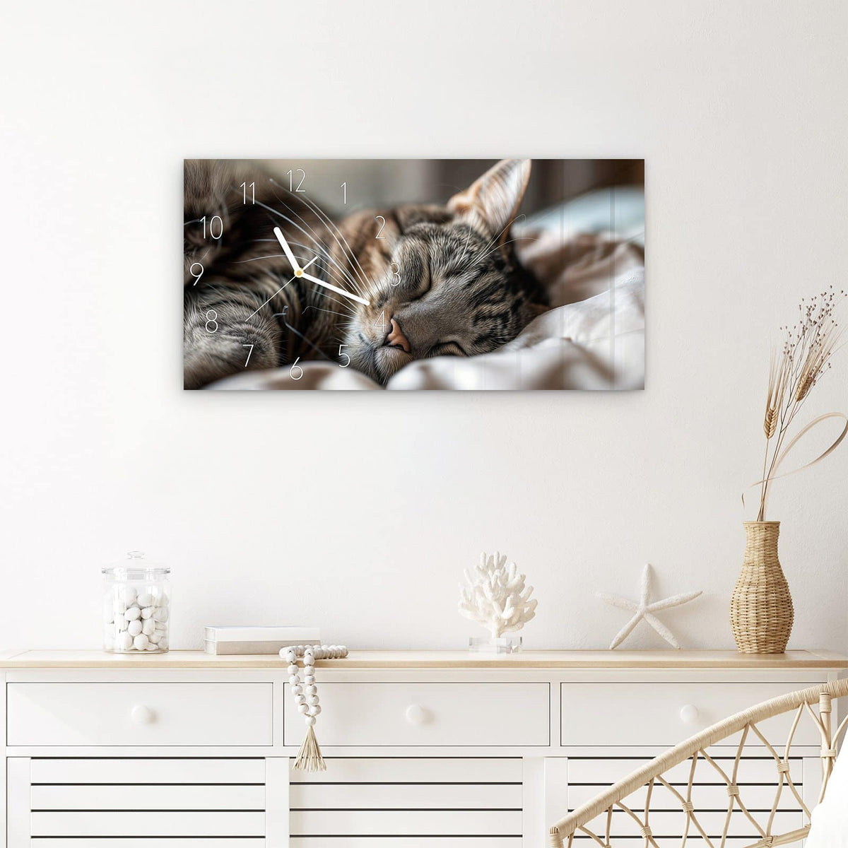 Wanduhr Schlummernde Katze Portrait aus Glas – Querformat 60 × 30 cm – Schlafende Katze in Nahaufnahme