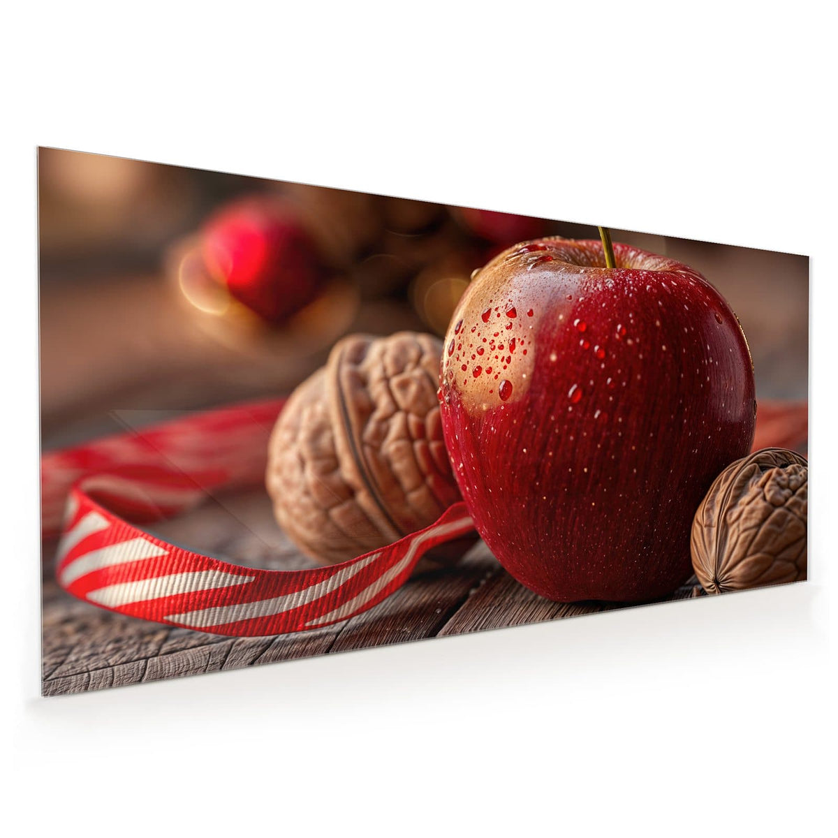 Küchenrückwand aus Glas im Hochformat mit Motiv Apfel und Nüsse: Roter Apfel mit Tautropfen, daneben Walnüsse auf dunklem Holztisch
