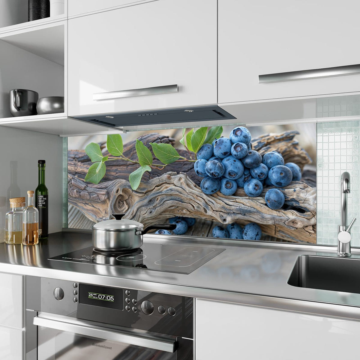 Küchenrückwand aus Glas Treibholz und Blaubeeren im Hochformat als Spritzschutz hinter dem Kochfeld, über dem Fliesenspiegel montiert