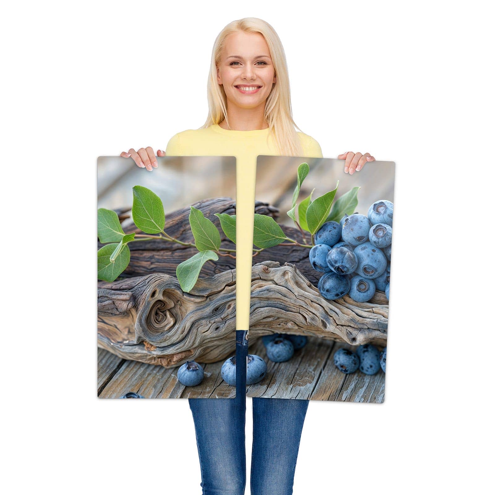 2-teilige Herdabdeckplatten aus Glas mit auf und Blaubeeren-Motiv wird zur Größendarstellung gehalten