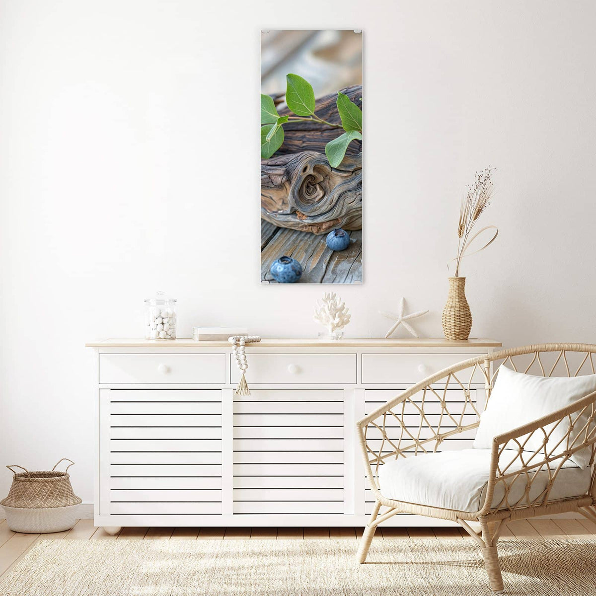 Wandbild - Treibholz und Blaubeeren - Hochformat – Heidelbeeren auf Treibholz