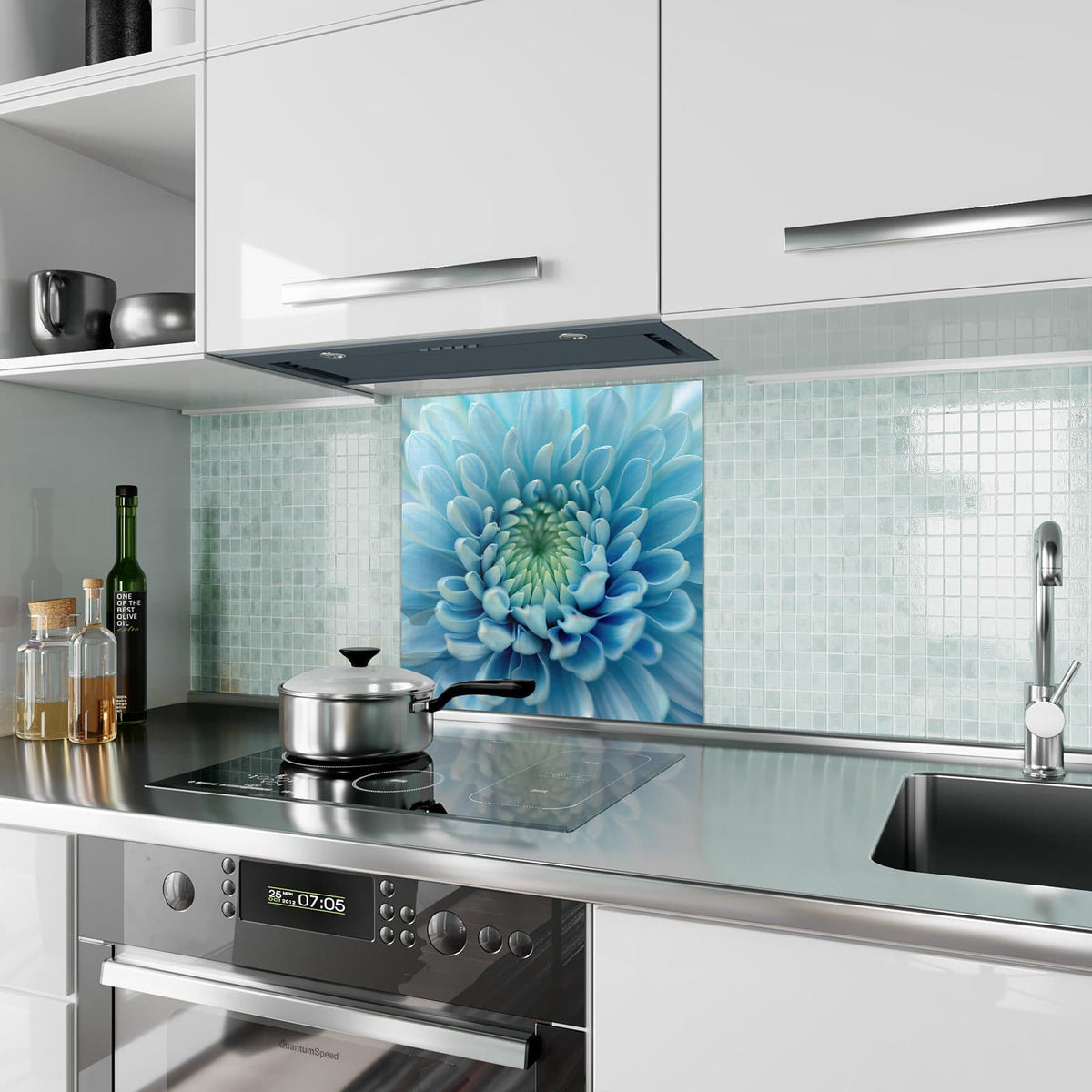 Küchenrückwand aus Glas Helle Chrysantheme im quadratischen Format als Spritzschutz hinter dem Kochfeld, über dem Fliesenspiegel montiert