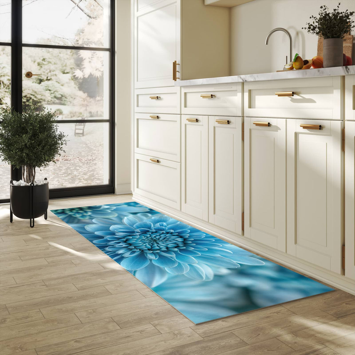 Zeitsparender Küchenläufer mit Motiv Blume von Blaue in heller Küche