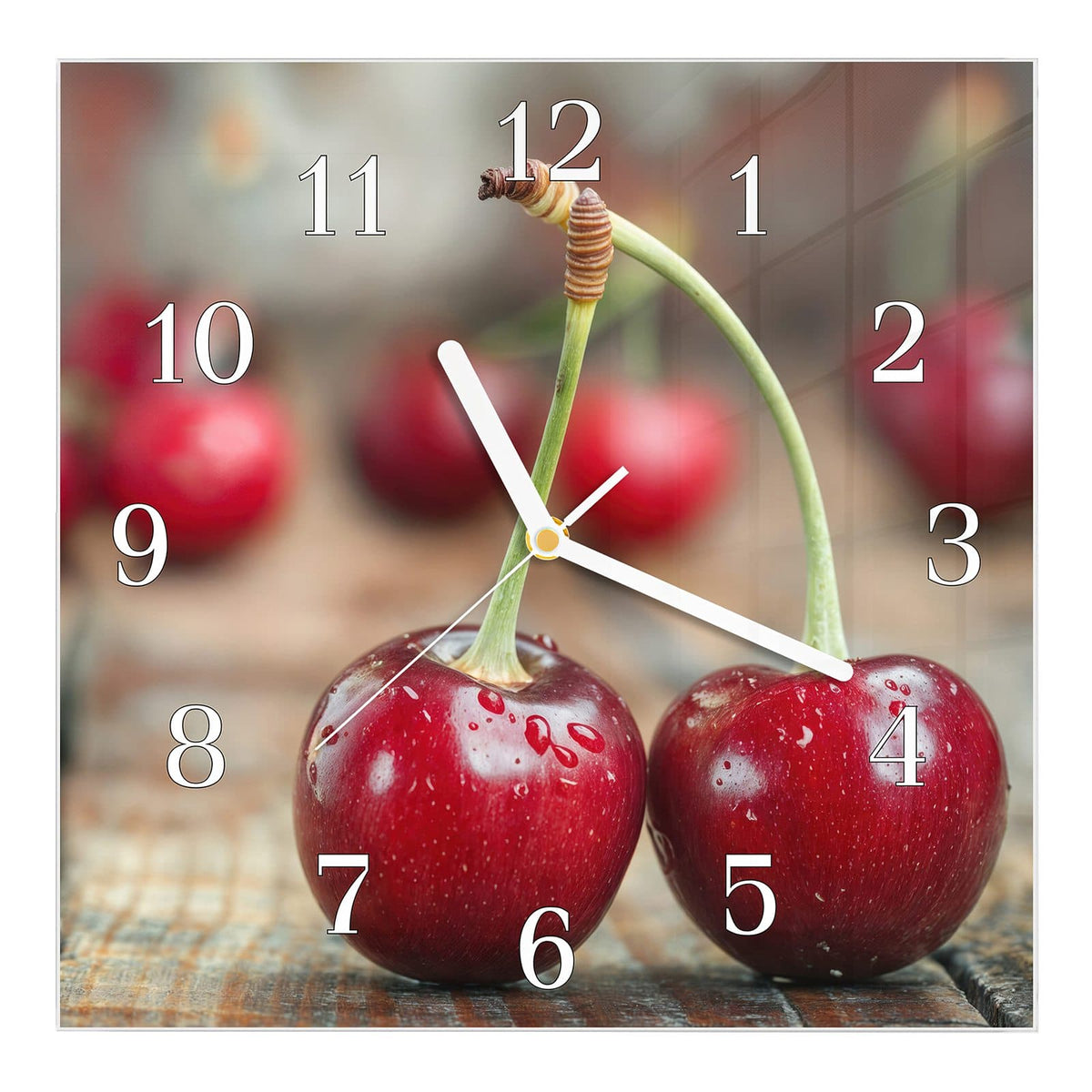 Wanduhr aus Glas, Ziffernblatt Klassisch: Zwei Kirschen an gemeinsamem Stiel auf rustikalem Holz, unscharfe Kirschen dahinter