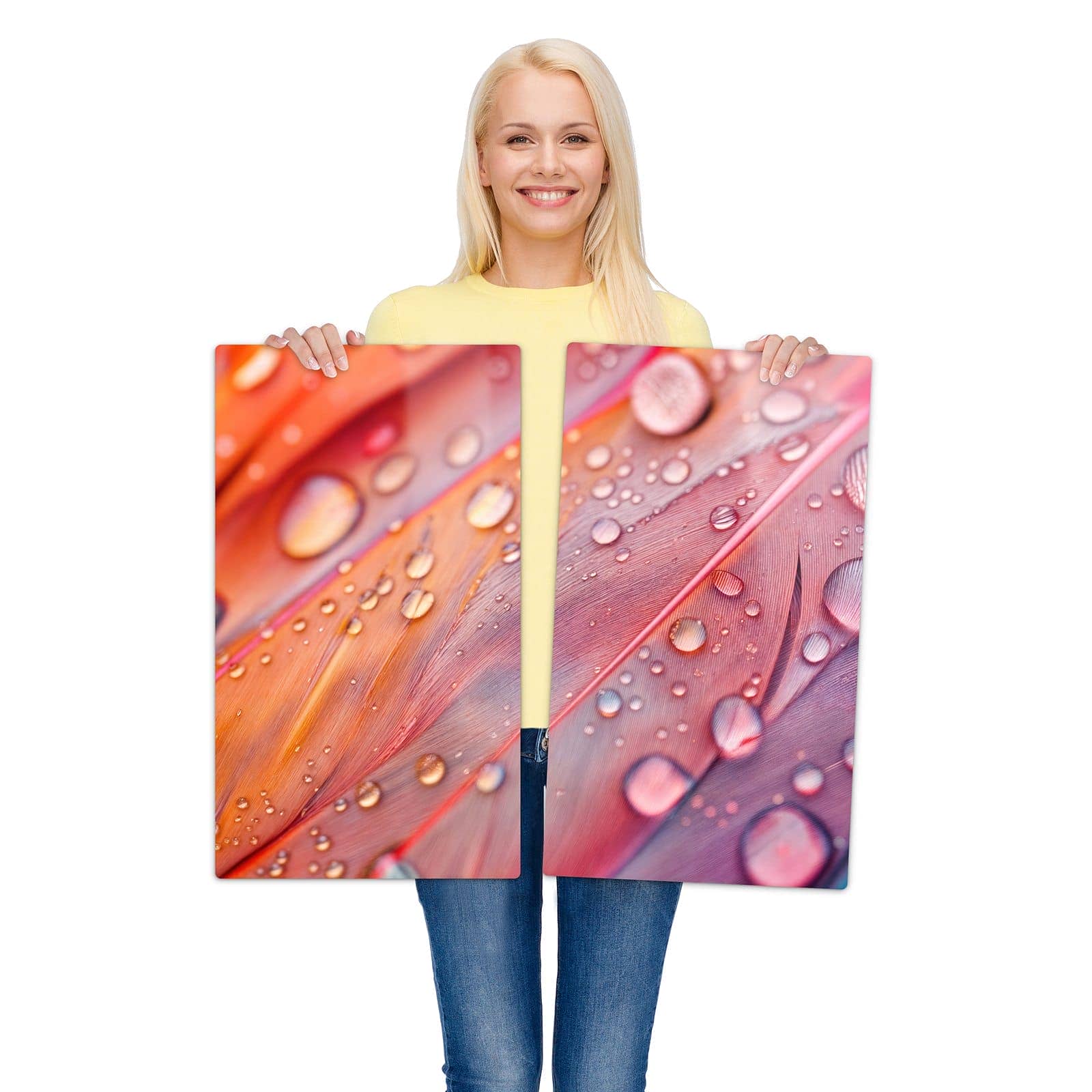 2-teilige Herdabdeckplatte mit Wassertropfen auf Federn-Motiv wird zur Größendarstellung gehalten