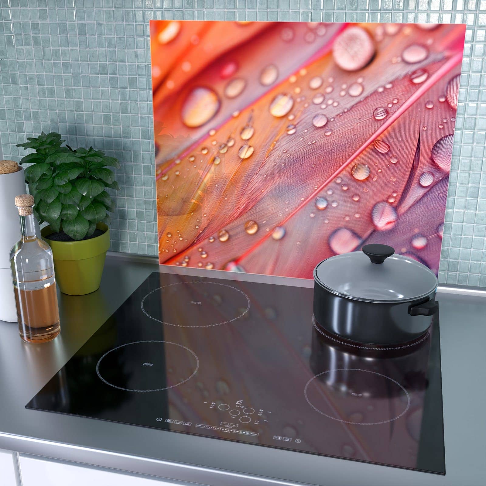 1-teilige Glasabdeckplatte für Ceranfeld mit Wassertropfen auf Federn-Motiv als Spritzschutz hinter dem Kochfeld