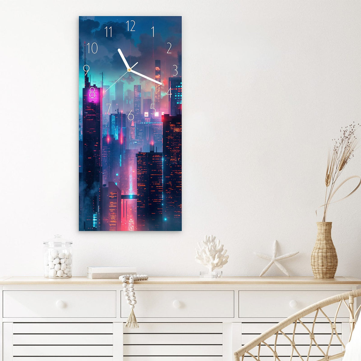 Wanduhr Zukunftsstadt aus Glas – Hochformat 30 × 60 cm – Neonleuchtende Skyline bei Nacht