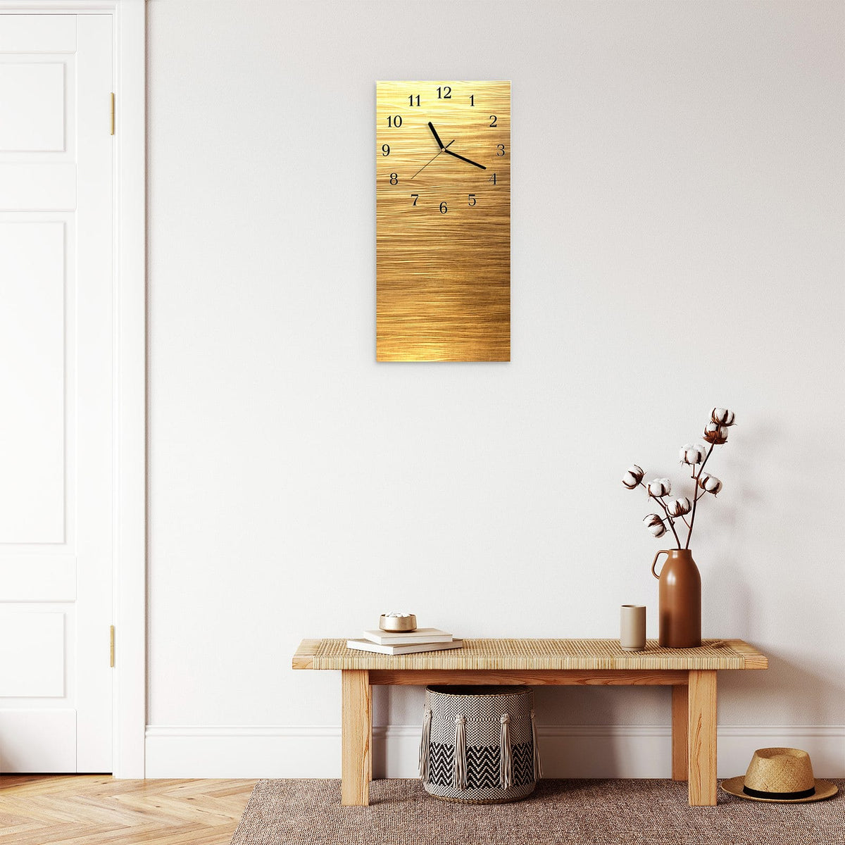 Moderne Wanduhr aus Glas mit Farbtiefe – Wanduhr Golden Textured Surface aus Glas – Hochformat 30 × 60 cm