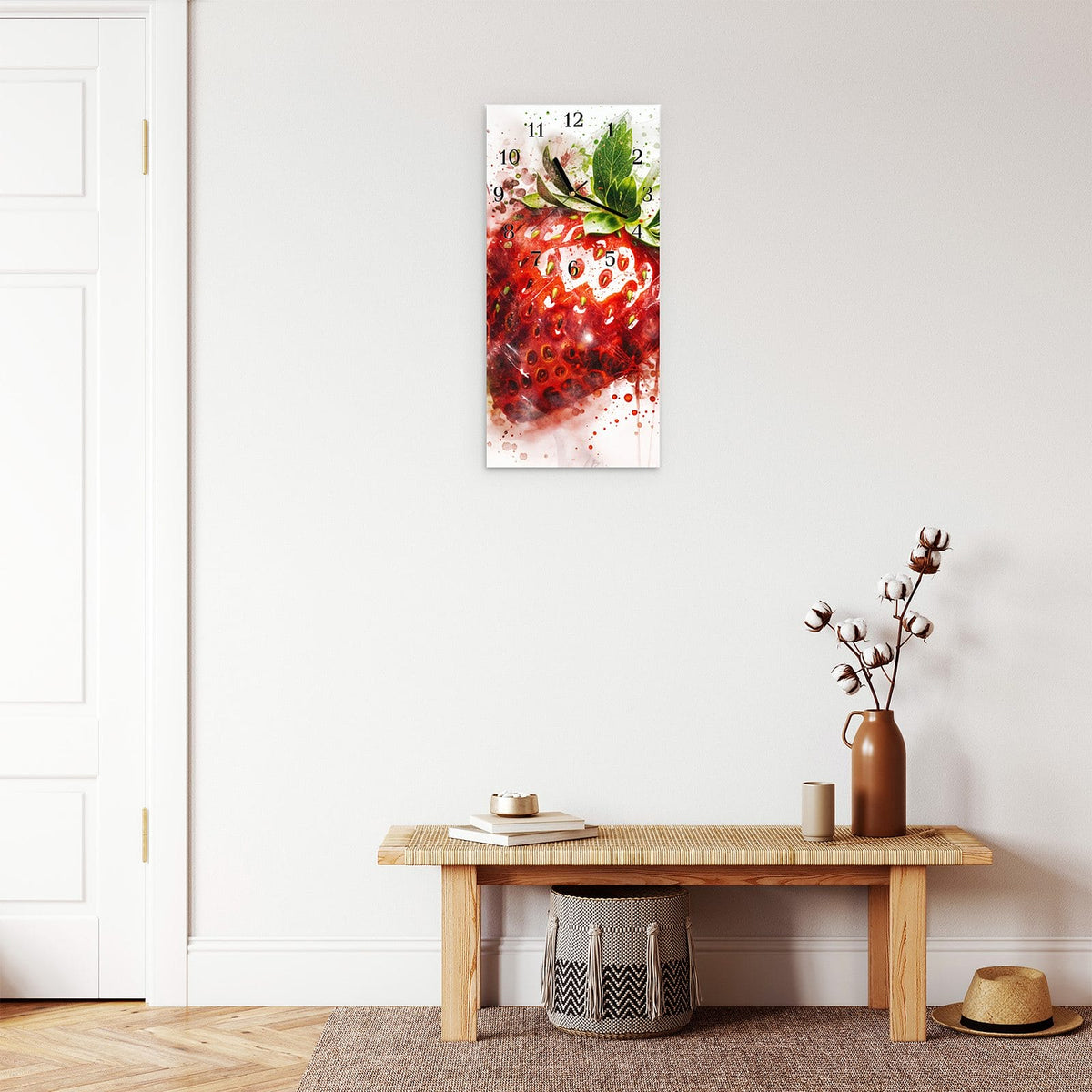 Moderne Wanduhr aus Glas mit Farbtiefe – Wanduhr Erdbeerkunstwerk aus Glas – Hochformat 30 × 60 cm