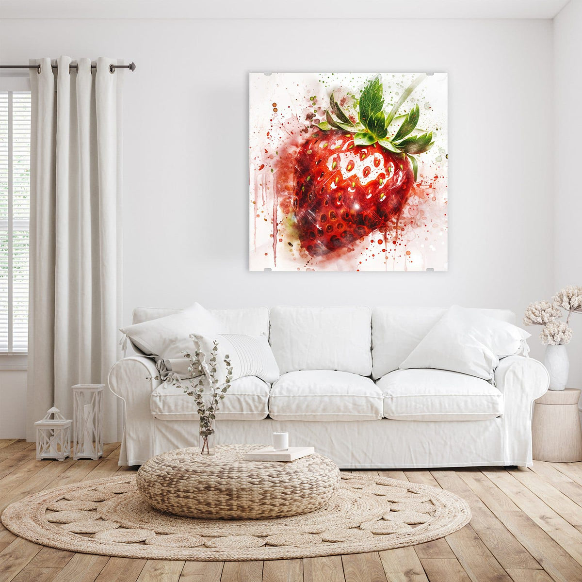 Glasbild Erdbeere in Aquarell an der Wand – Große Erdbeere in Aquarelloptik mit roten Farbspritzern und Farbläufern