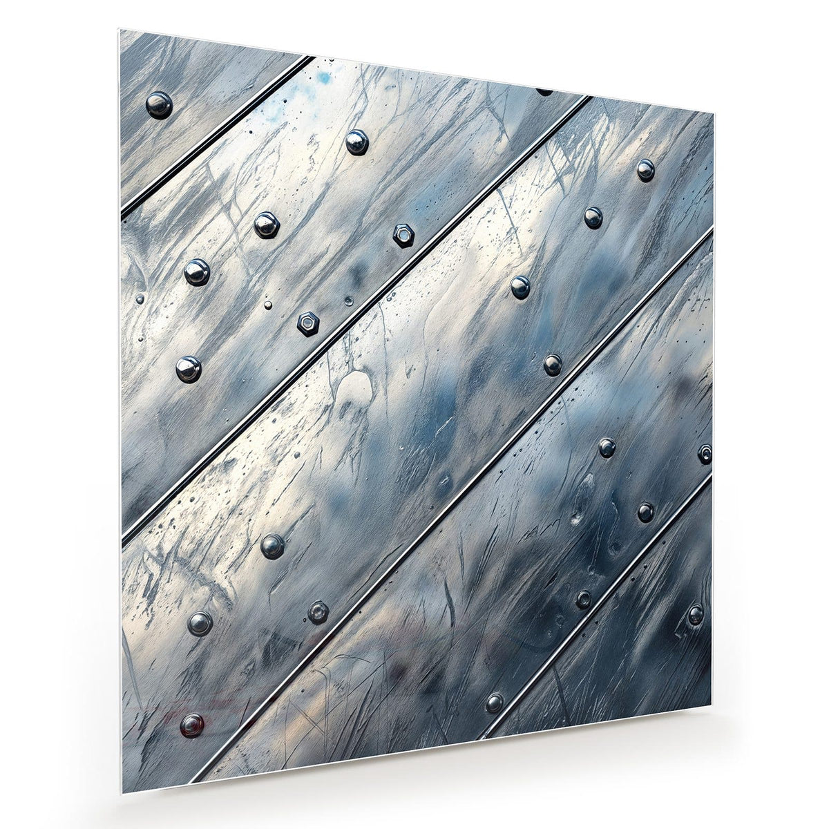 Diagonal verlaufende, silbrig-blaue Metallpaneele mit Nietreihen und Kratzspuren