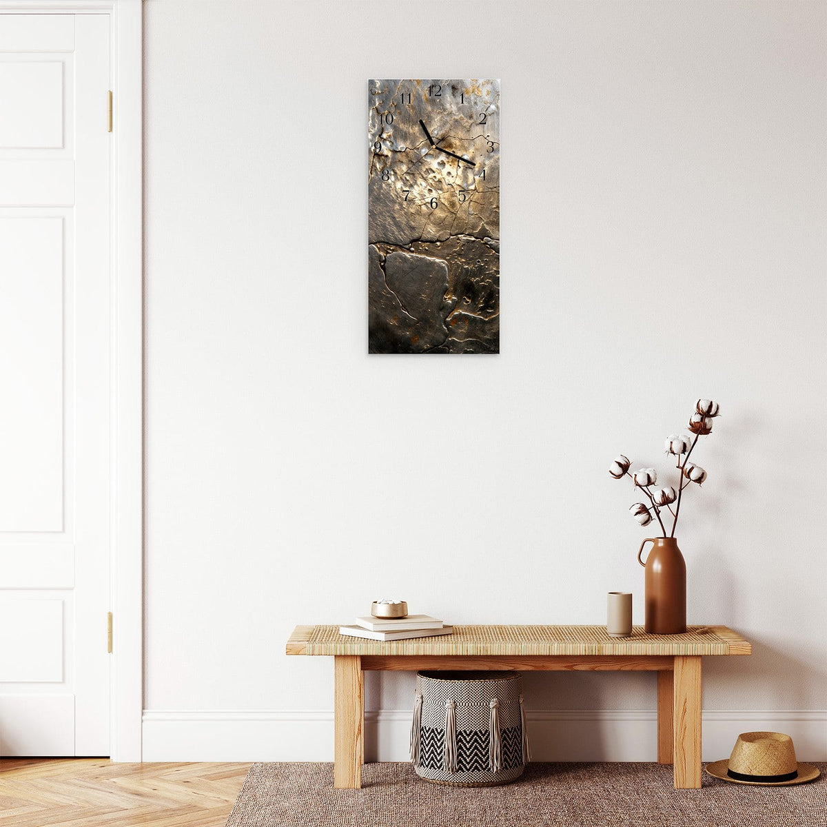 Moderne Wanduhr aus Glas mit Farbtiefe – Wanduhr Gekrakeltes Metall aus Glas – Hochformat 30 × 60 cm