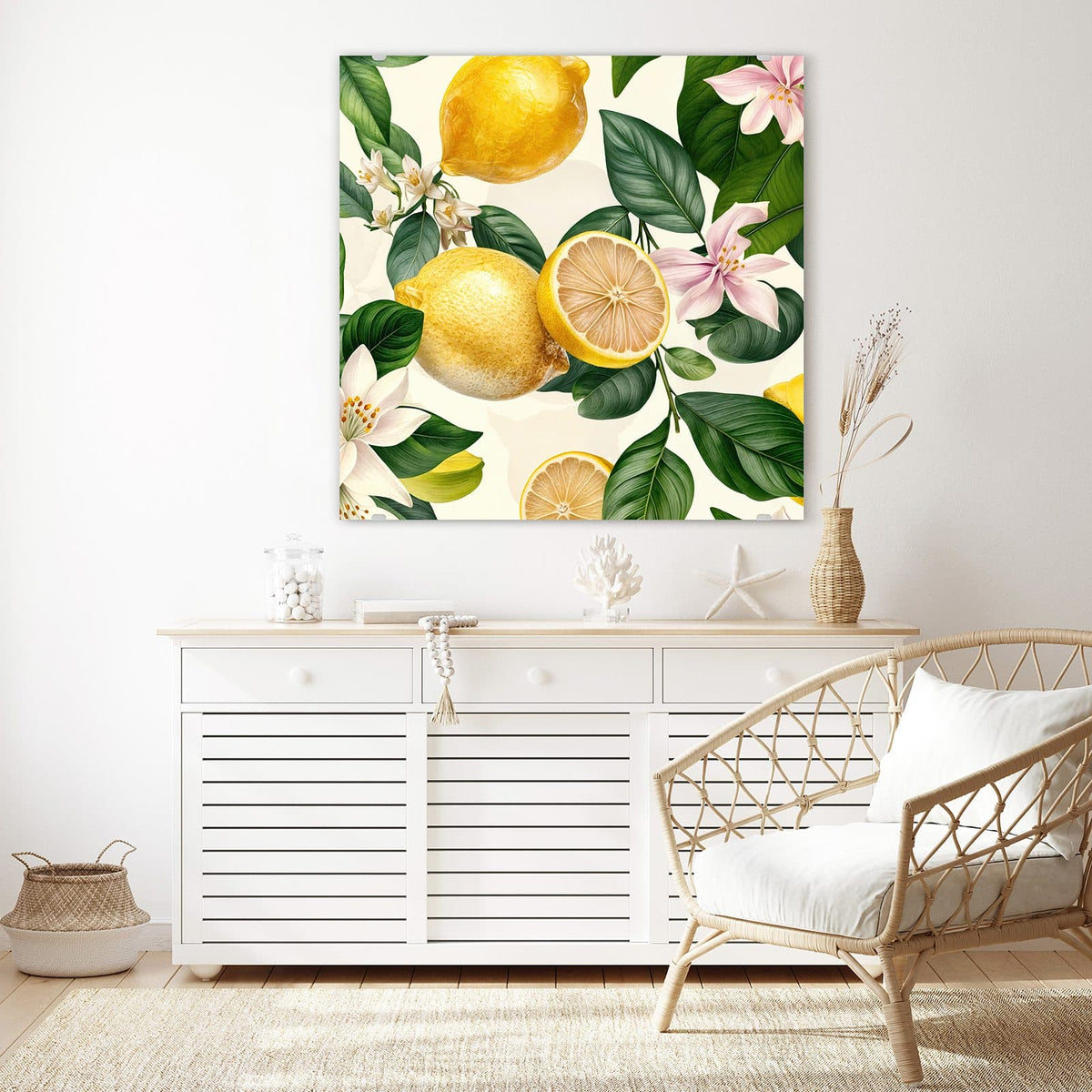 Glasbild Zitronen und Blüten an der Wand – Illustration mit ganzen und halbierten Zitronen, großen grünen Blättern sowie rosa und weißen Blüten auf Creme