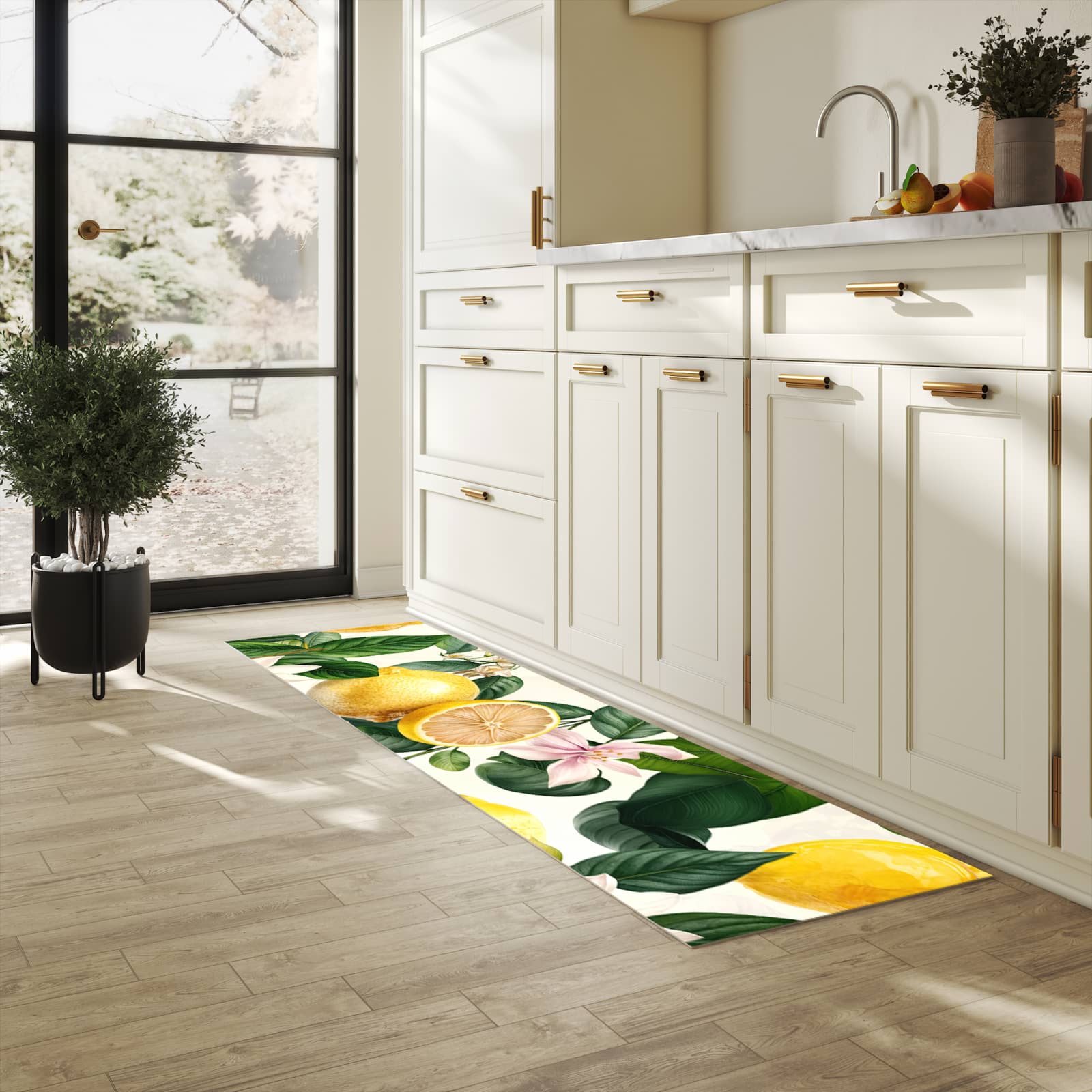 Komfortabler Küchenläufer mit Motiv Zitronenblumen in heller Küche für angenehmes Stehen