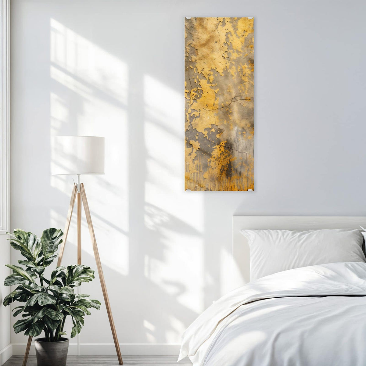 Glasbild Gelbe Patina an der Wand – Grauer Untergrund mit großflächig abblätternder ockergelber Farbe und Rostflecken