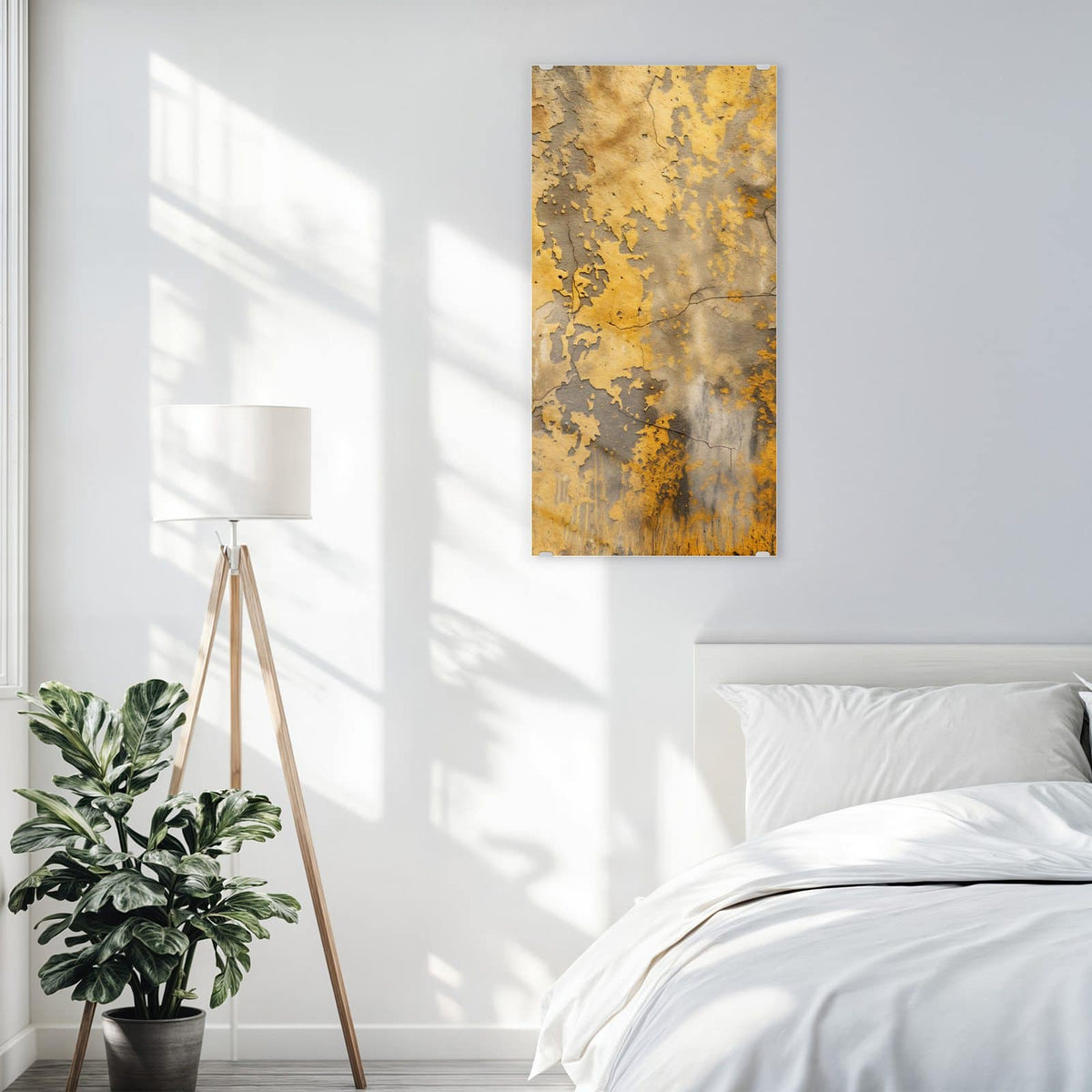 Glasbild Gelbe Patina an der Wand – Grauer Untergrund mit großflächig abblätternder ockergelber Farbe und Rostflecken
