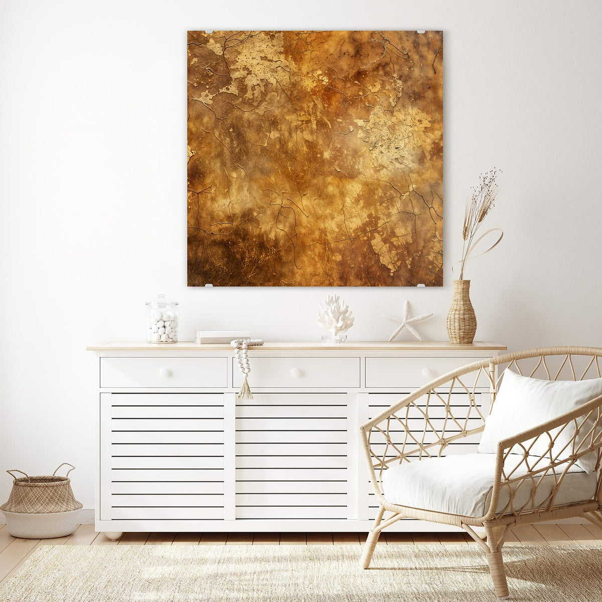 Glasbild Risse in Ockerbraun an der Wand – Warm ockerbraune, wolkig fleckige Fläche mit feinen dunklen Rissadern