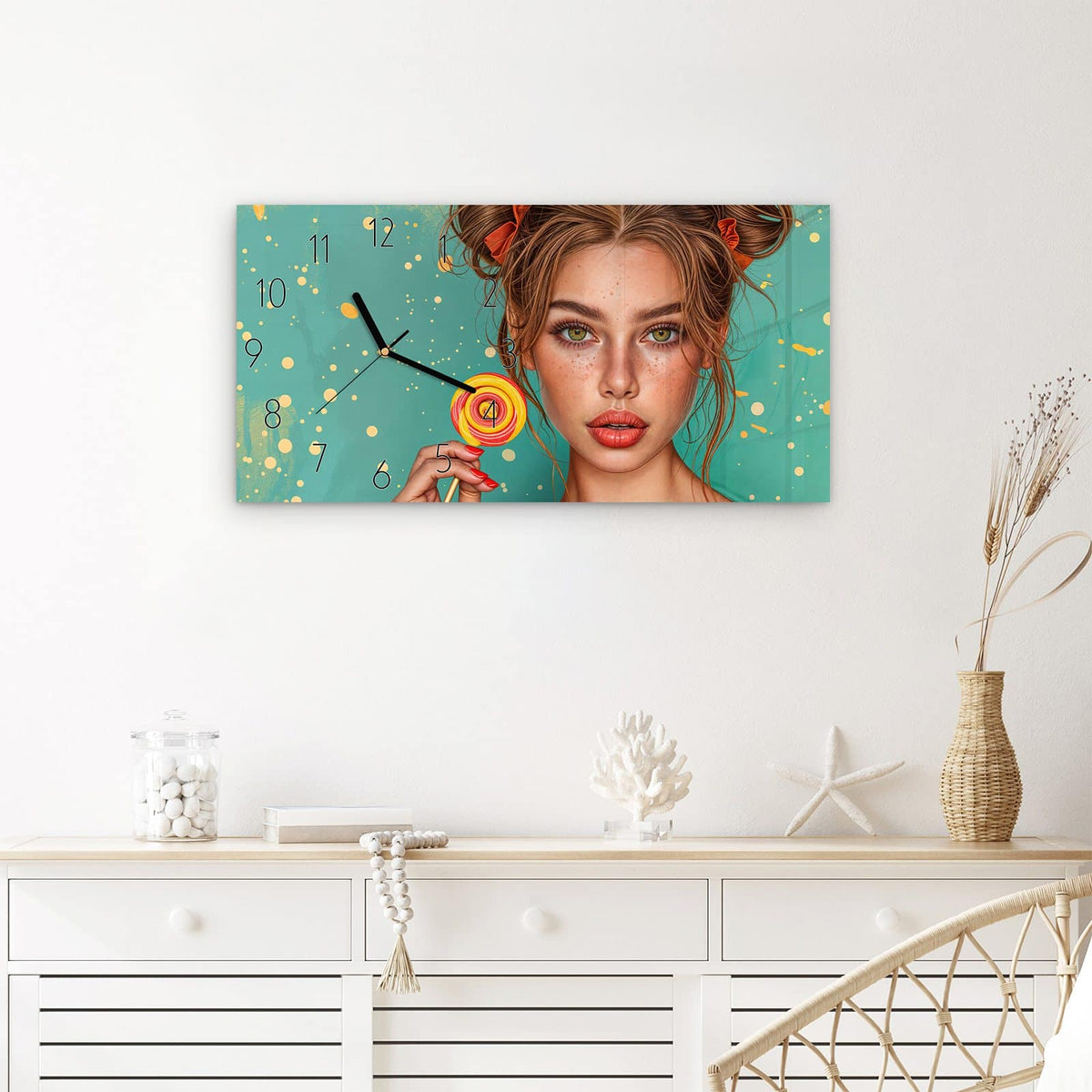 Wanduhr Frau Mit Lollipop aus Glas – Querformat 60 × 30 cm – Junge Frau mit buntem Lutscher