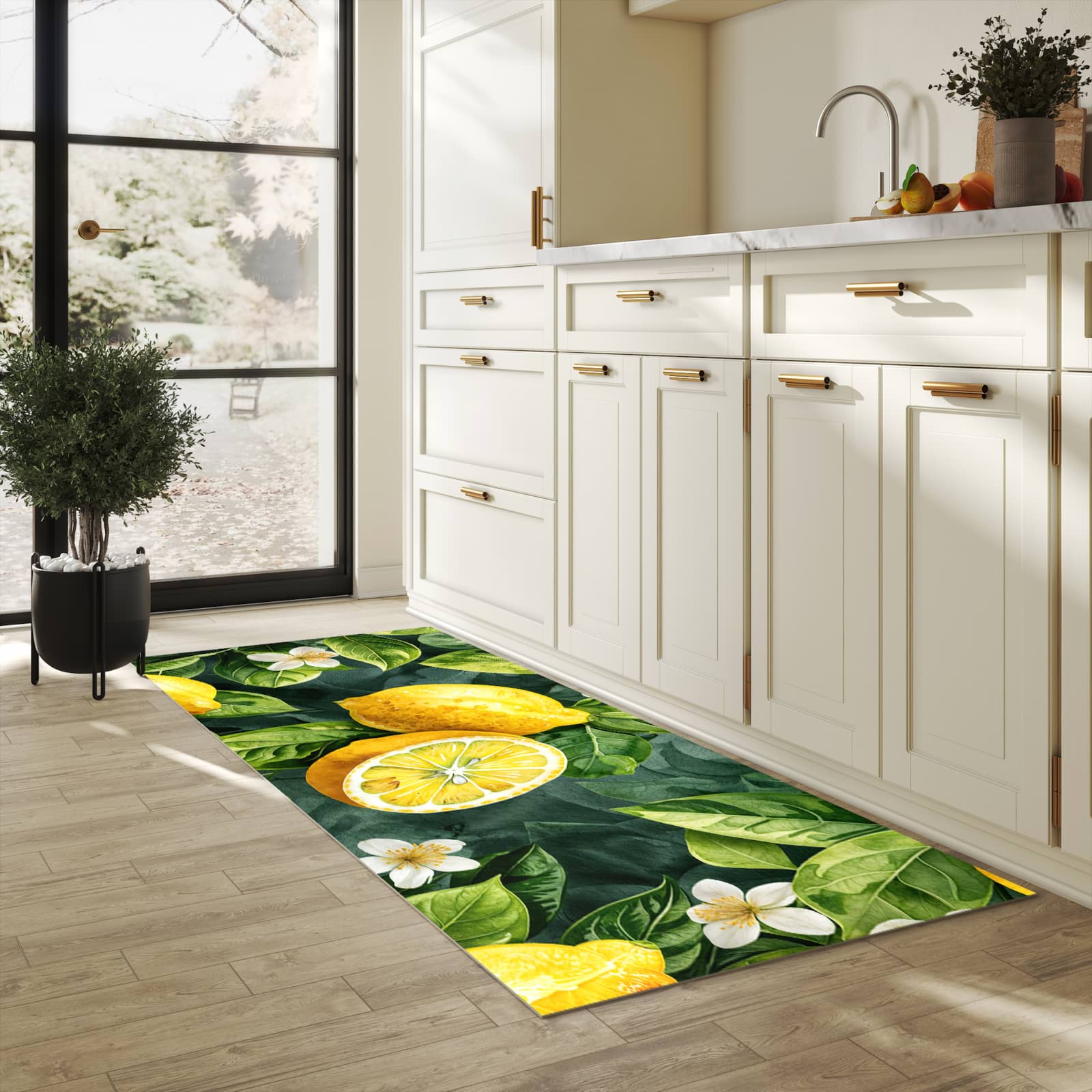 Abwaschbarer Küchenläufer mit Motiv Zitronenmuster in heller Küche für angenehme Haptik