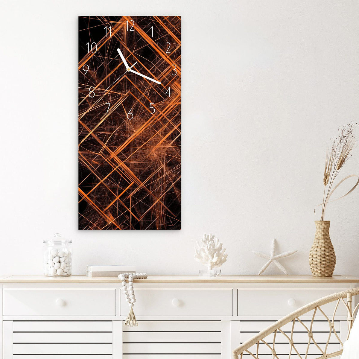 Wanduhr Orange Lichtlinien aus Glas – Hochformat 30 × 60 cm – Orange Linien auf Schwarz