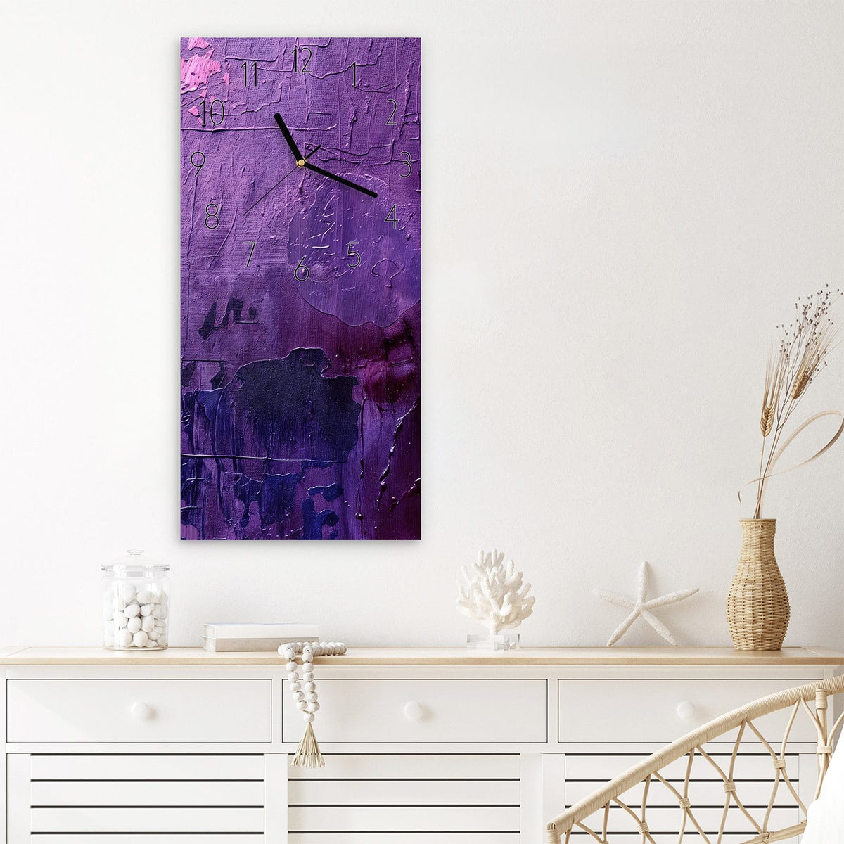 Wanduhr Violette Farbschichten aus Glas – Hochformat 30 × 60 cm – Pastose Farbe in Violett und Pink