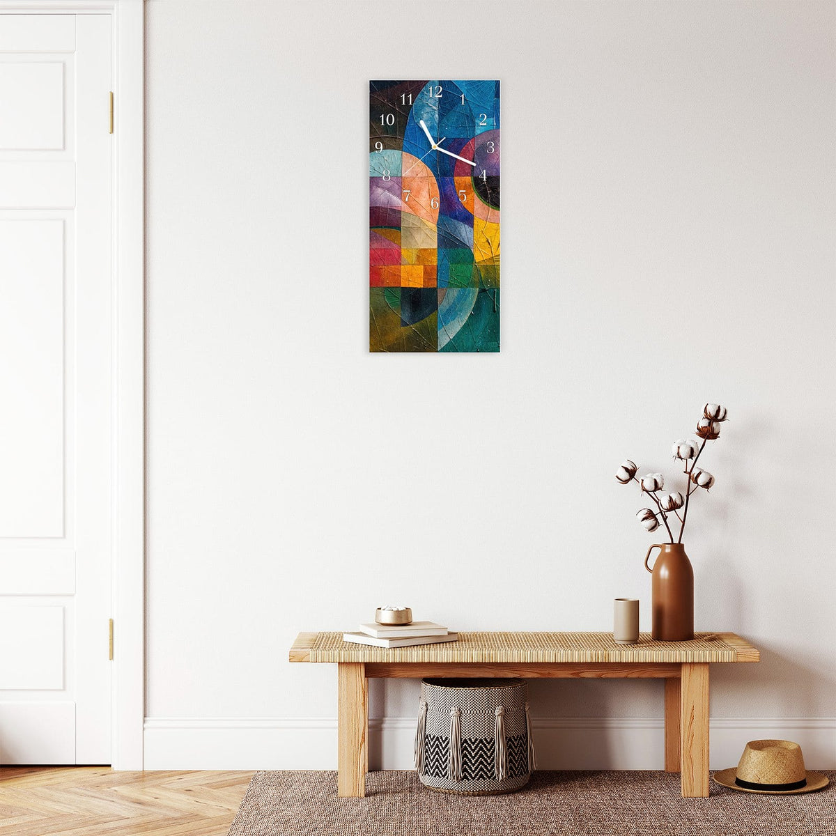 Moderne Wanduhr aus Glas mit Farbtiefe – Wanduhr Geometrische Farbexplosion aus Glas – Hochformat 30 × 60 cm