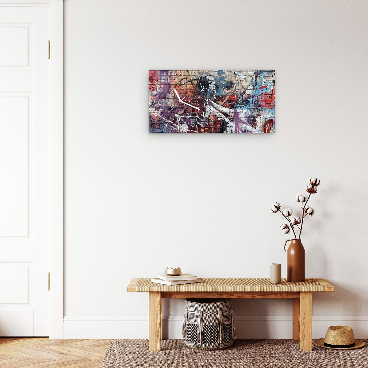 Moderne Wanduhr aus Glas mit Farbtiefe – Wanduhr Abstrakte Graffiti-Mauer aus Glas – Querformat 60 × 30 cm