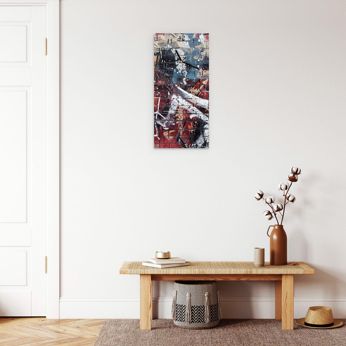Moderne Wanduhr aus Glas mit Farbtiefe – Wanduhr Abstrakte Graffiti-Mauer aus Glas – Hochformat 30 × 60 cm