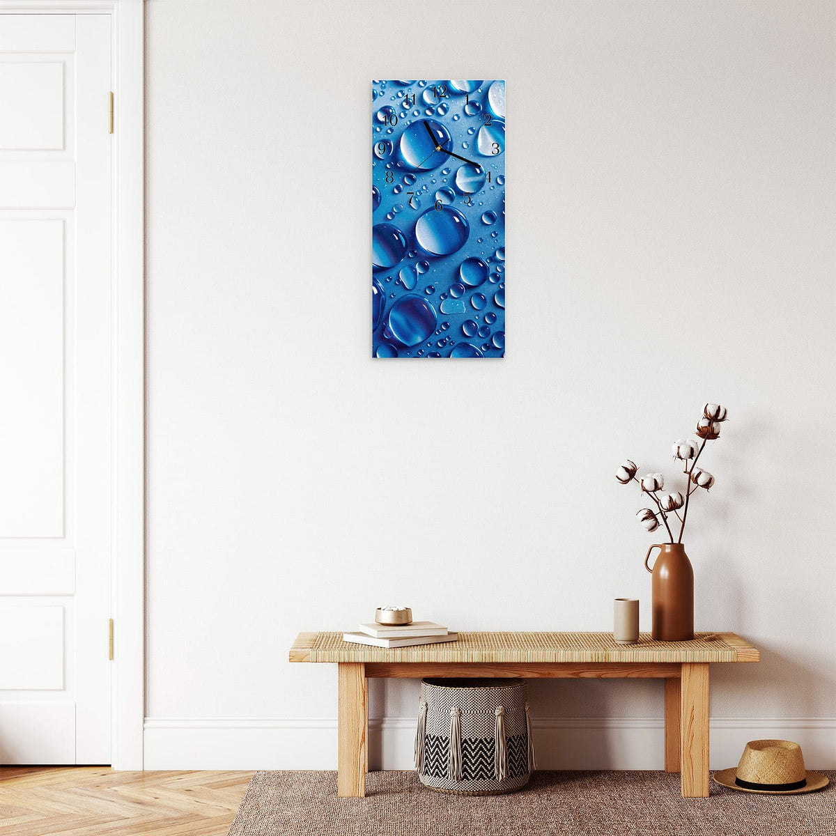 Moderne Wanduhr aus Glas mit Farbtiefe – Wanduhr Wassertropfen aus Glas – Hochformat 30 × 60 cm