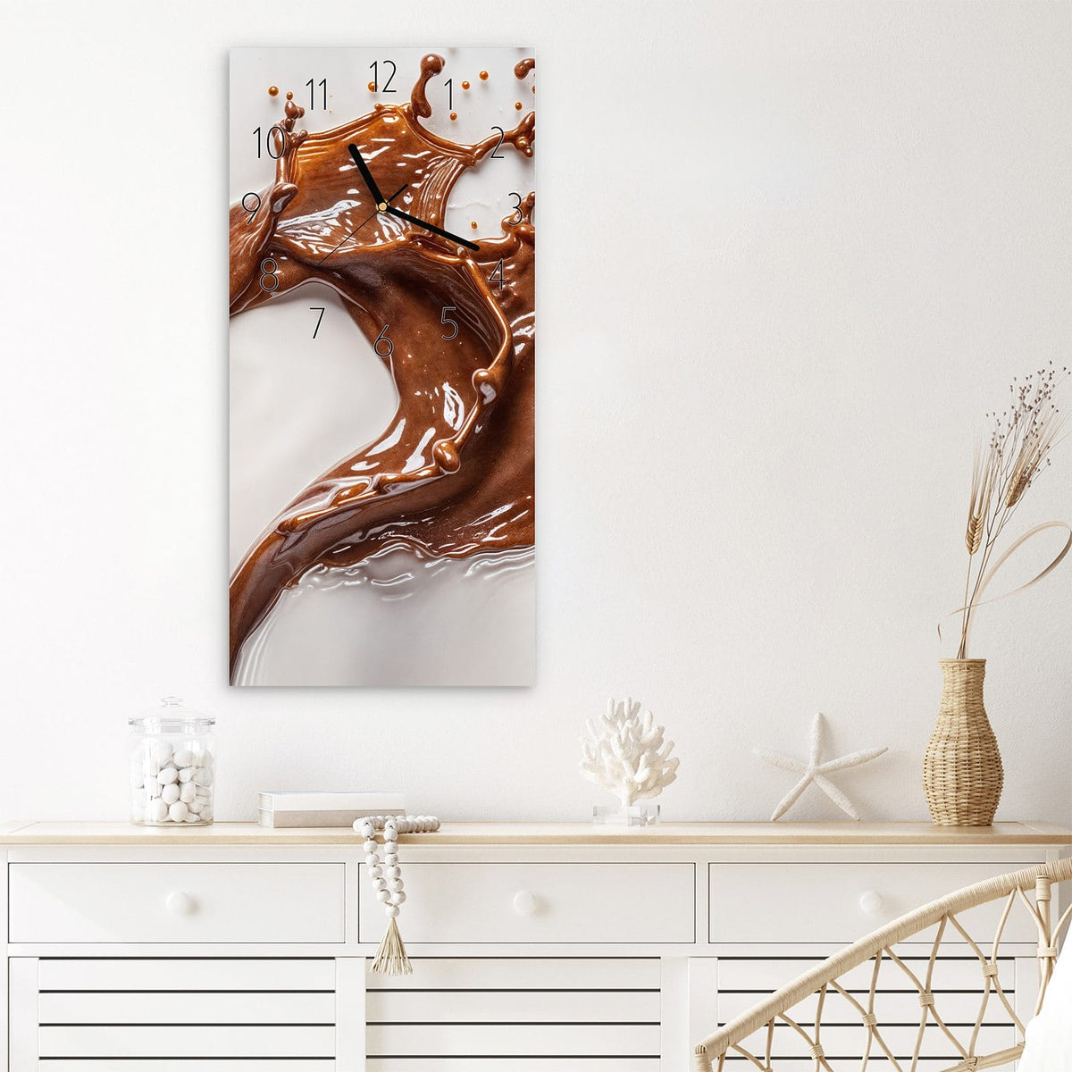 Wanduhr Herzmuster Streifen aus Glas – Hochformat 30 × 60 cm – Herz aus Kaffee und Milch