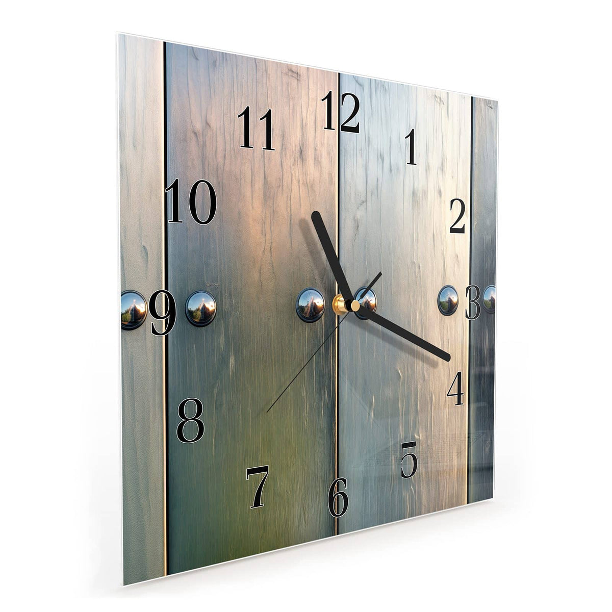 Quadratische Wanduhr aus Glas Metallknöpfe auf Holz schräg von der Seite, 4 mm starkes Glas