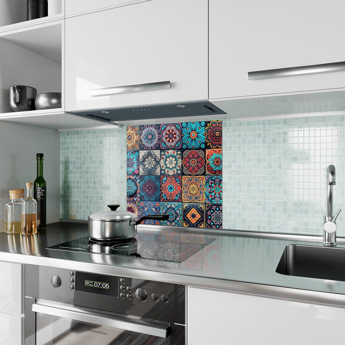 Küchenrückwand aus Glas Kacheln mit Mandalas im quadratischen Format als Spritzschutz hinter dem Kochfeld, über dem Fliesenspiegel montiert