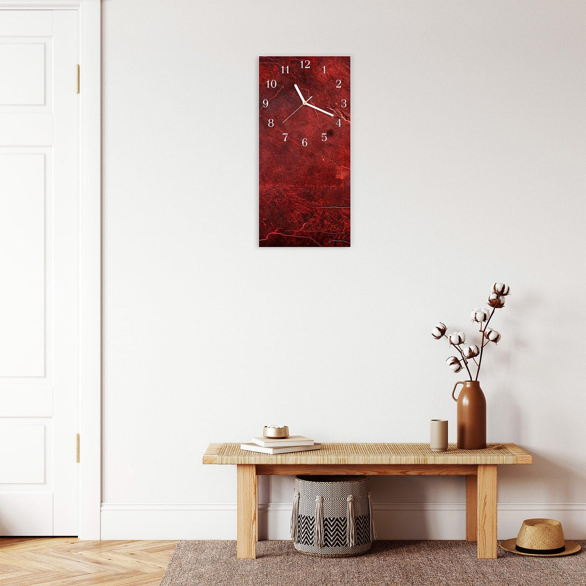 Moderne Wanduhr aus Glas mit Farbtiefe – Wanduhr Rote Struktur aus Glas – Hochformat 30 × 60 cm