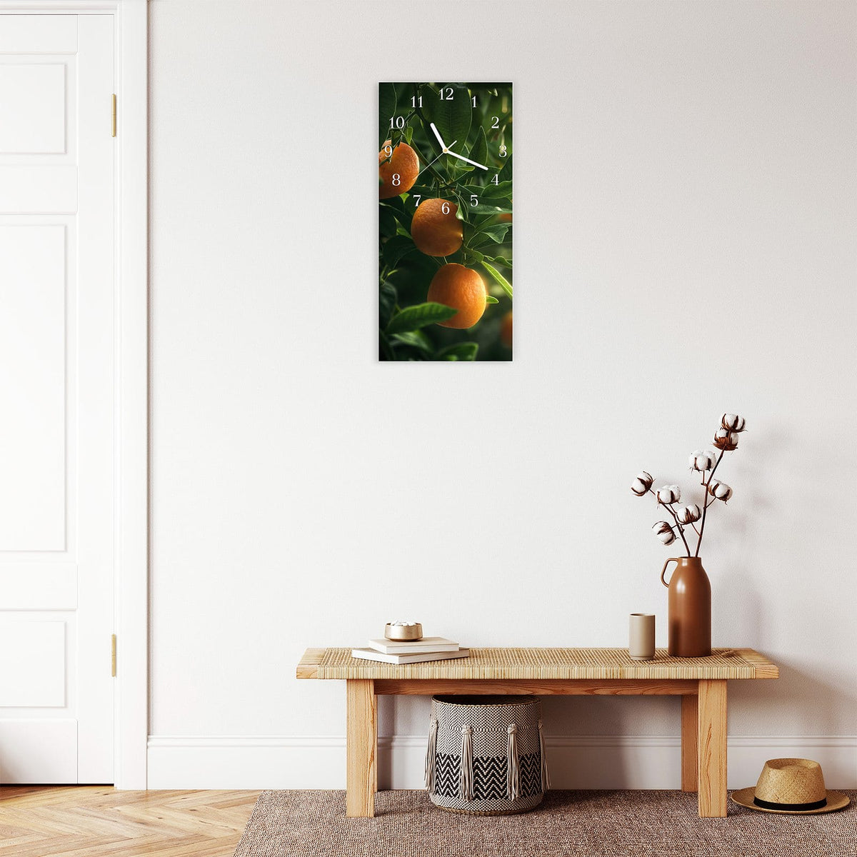 Moderne Wanduhr aus Glas mit Farbtiefe – Wanduhr Orangenbaum Closeup aus Glas – Hochformat 30 × 60 cm
