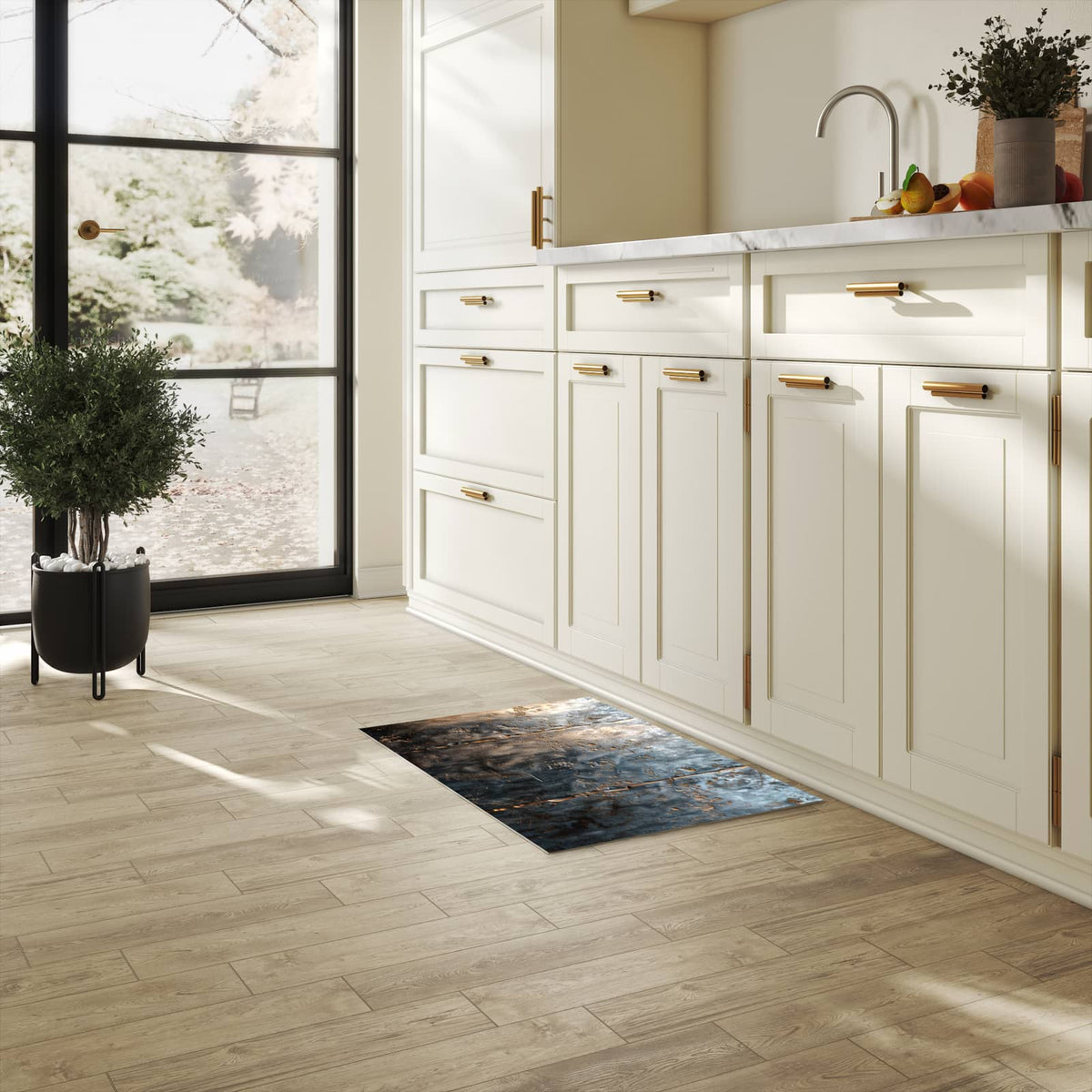 Strapazierfähiger Küchenteppich mit Motiv Metalltextur in heller Küche