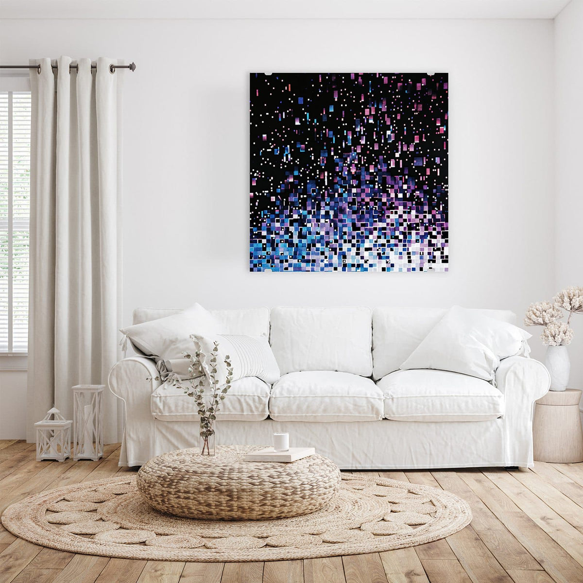 Glasbild Pixelmuster an der Wand – Blaue, violette und weiße Quadrate, die von unten nach oben ins Schwarz ausdünnen
